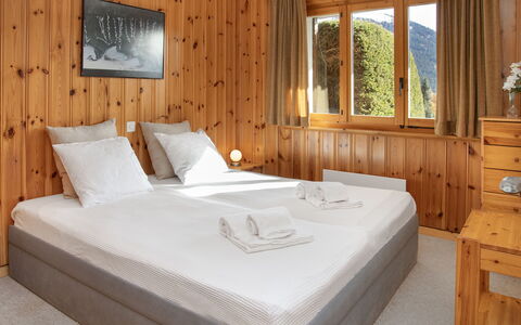 Orchidée 111: Madera, Diseño De Interiores, Habitación, Cama, Suelo, Piso, Mueble, Sábana, Habitación, Lecho