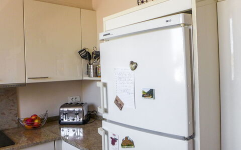 La Maison de L'Etang: Gabinetes, Mostrador, Aparato De Cocina, Estufa De Gas, Estufa, Electrodoméstico, Estufa De Cocina, Edificio, Cocina, Casa
