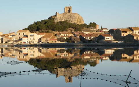 La Maison de L'Etang: Agua, Cielo, Los Recursos Hídricos, Edificio, Lago, Banco, Paisaje, Paisaje Natural, Camino Acuático, Árbol