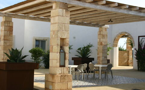 Tenuta Vigna Corallo: Columna, Propiedad, Edificio, Pérgola, Patio, Casa, Casa, Porche, Bienes Raíces, Habitación