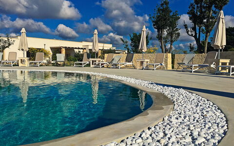 Tenuta Vigna Corallo: Piscina, Azul, Cielo, By, Propiedad, Agua, Azur, Turismo, Vacaciones, Arquitectura