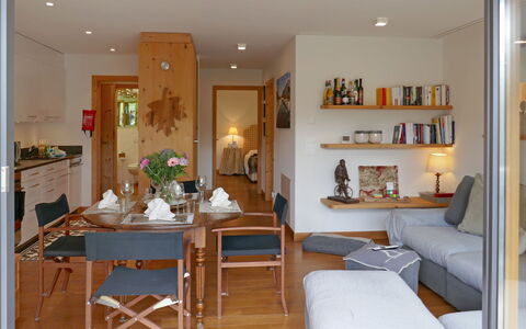 Samedan 7: Habitación, Mueble, Diseño De Interiores, Propiedad, Edificio, Techo, Mesa, Comedor, Sala, Encendiendo