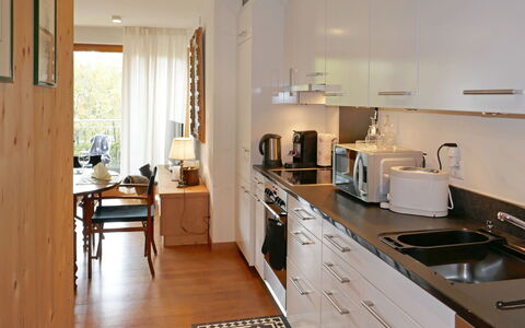Samedan 7: Mostrador, Habitación, Mueble, Cocina, Propiedad, Gabinetes, Suelo, Diseño De Interiores, Lavabo, Edificio
