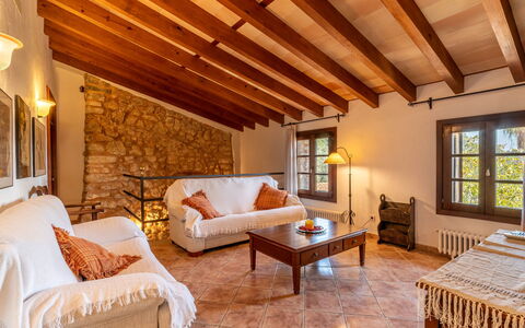 Santa Llucia: Habitación, Propiedad, Edificio, Mueble, Diseño De Interiores, Casa, Bienes Raíces, Techo, Sala, Haz