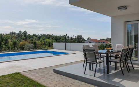 Villa Tonka: Propiedad, Casa, Edificio, Bienes Raíces, Casa, Piscina, Barrio Residencial, Inmuebles, Mueble, Habitación