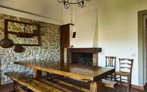 Villa Cincinelli: Habitación, Mueble, Propiedad, Mesa, Diseño De Interiores, Comedor, Casa, Edificio, Suelo, Pared