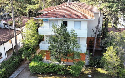 Lignano Pineta 642: Planta, Propiedad, Edificio, Ventana, Árbol, Diseño Urbano, Casa, Barrio, Barrio Residencial, Paisaje
