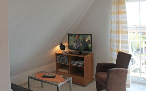 Fip-Ferienpark (Insel Poel): Mueble, Edificio, Mesa, Ventana, Comodidad, Madera, Sofá, Planta De Casa, Televisión, Planta