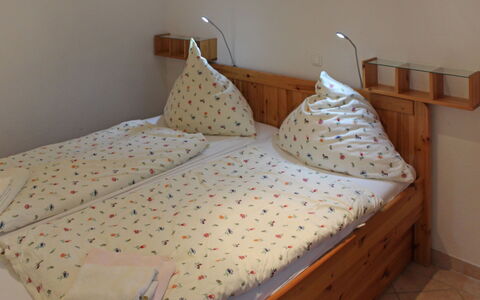 Villa Meike (Insel Poel): Cama, Habitación, Mueble, Colchón, Sábana, Habitación, Propiedad, Marco De La Cama, Lecho, Colchoneta