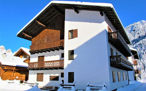 Canazei 510: Cabaña, Balcón, Pueblo De Montaña, Congelación, Villa, Alpes