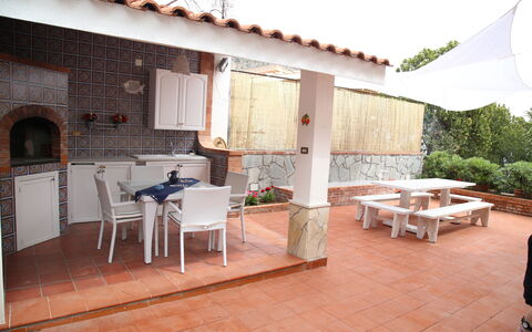 Villa Di Sofia: Propiedad, Edificio, Habitación, Casa, Diseño De Interiores, Mueble, Suelo, Bienes Raíces, Arquitectura, Patio