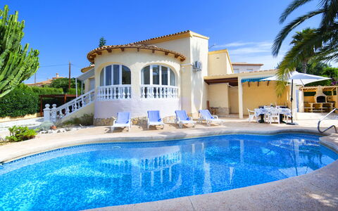 Lucien Marie: Propiedad, Piscina, Edificio, Bienes Raíces, Casa, Casa, Inmuebles, Villa, Barrio Residencial, Arquitectura
