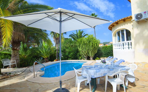 Lucien Marie: Propiedad, Piscina, Edificio, Bienes Raíces, Paraguas, Casa, Sombra, Patio, Vacaciones, Casa