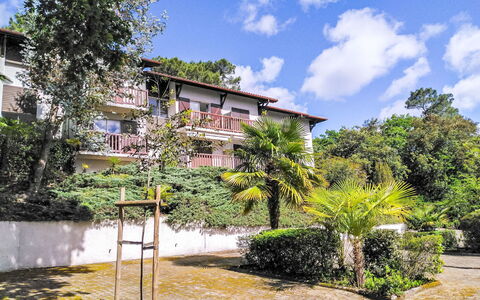 Résidence le Parc: Vegetación, Arbusto, Barrio Residencial, Jardín, Inmuebles, Hacienda, Sombra, Césped, Paisajismo