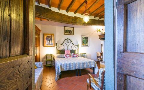 Ridaldi: Mueble, Propiedad, Mesa, Edificio, Madera, Diseño De Interiores, Comodidad, Ventana, Marco De La Cama, Cama
