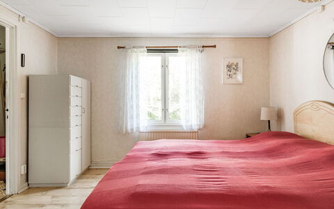 Bredasjö: Propiedad, Mueble, Edificio, Madera, Diseño De Interiores, Arquitectura, Comodidad, Ventana, Suelo