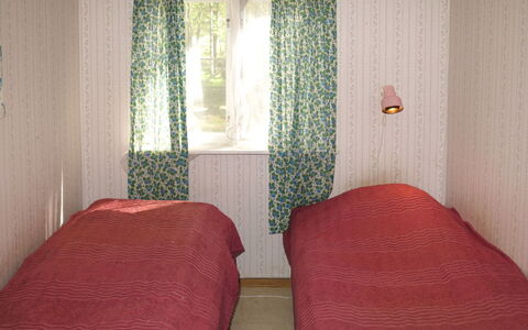Älgnäs: Mueble, Edificio, Comodidad, Madera, Textil, Cortina, Diseño De Interiores, Casa, Cama