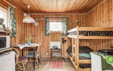 Boda Åsen Jaktstugan: Edificio, Propiedad, Mueble, Mesa, Madera, Diseño De Interiores, Ventana, Sofá, Planta, Suelo