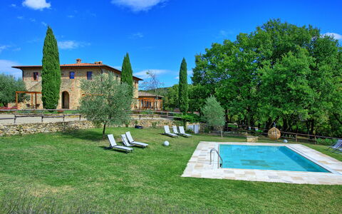 Borgo Mulignone: Propiedad, Inmuebles, Casa, Paisaje Natural, Edificio, Bienes Raíces, Hierba, Casa, Arquitectura, Piscina
