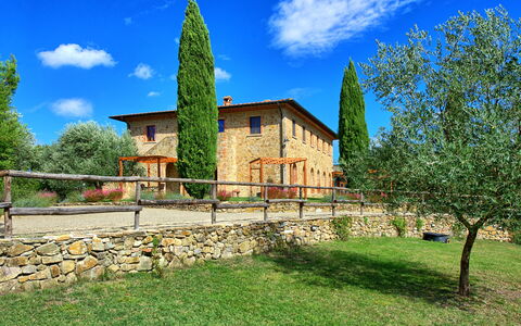 Borgo Mulignone: Propiedad, Casa, Paisaje Natural, Cielo, Edificio, Arquitectura, Casa, Árbol, Bienes Raíces, Inmuebles