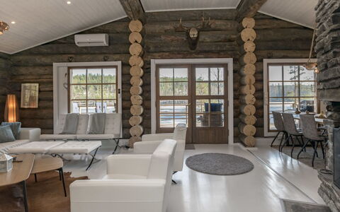 Villa Moose: Diseño De Interiores, Mueble, Madera, Piso, Techo, Sofá, Suelo, Sala, Casa, Habitación