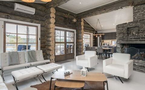 Villa Moose: Mueble, Diseño De Interiores, Madera, Piso, Sofá, Techo, Sala, Suelo, Casa, Habitación