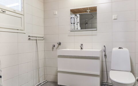 Itäkoski 2: Mueble, Silla, Mueble Para Exteriores, Mesa, Madera, Mesa Al Aire Libre, Cocina Y Comedor Mesa, Sombra, Jardín, Paraguas