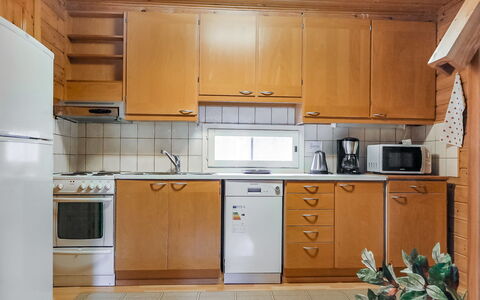 Lomamaja 2: Mueble, Silla, Mueble Para Exteriores, Mesa, Madera, Mesa Al Aire Libre, Cocina Y Comedor Mesa, Sombra, Jardín, Paraguas