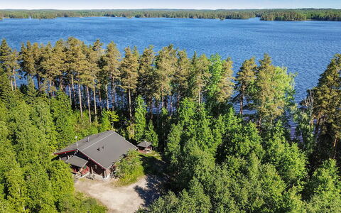 Villa Salix: Mueble, Silla, Mueble Para Exteriores, Mesa, Madera, Mesa Al Aire Libre, Cocina Y Comedor Mesa, Sombra, Jardín, Paraguas