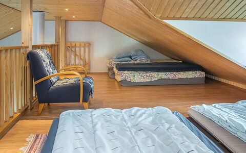 Onkijantie 7B: Mueble, Diseño De Interiores, Suelo, Piso, Madera, Techo, Habitación, Cama, Habitación, Textil
