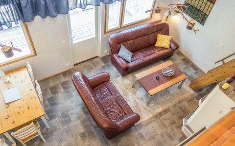 Onkijantie 7B: Mueble, Sofá, Madera, Diseño De Interiores, Piso, Habitación, Sala, Suelo, Techo, Departamento