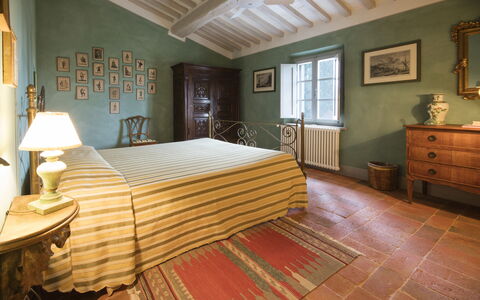 Villa Bacco: Habitación, Habitación, Cama, Mueble, Propiedad, Sábana, Marco De La Cama, Suelo, Diseño De Interiores, Madera Dura