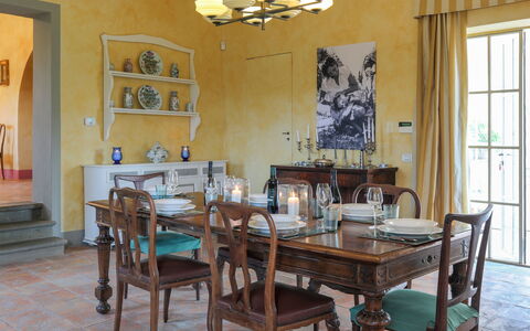 Villa Bacco: Mueble, Diseño De Interiores, Mesa, Silla, Comedor, Piso, Cocina Y Comedor Mesa, Habitación, Suelo, Encendiendo