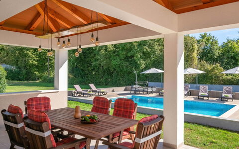 Casetta Filip: Propiedad, Patio, Mueble, Habitación, Edificio, Porche, Casa, Mesa, Casa, Diseño De Interiores