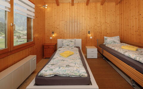 Chalet Guldeli: Diseño De Interiores, Piso, Suelo, Madera, Techo, Habitación, Cama, Habitación, Mueble, Encendiendo
