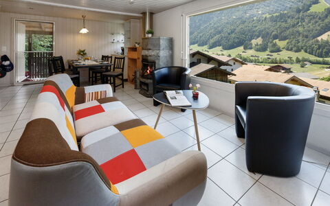Chalet Guldeli: Mueble, Diseño De Interiores, Sofá, Techo, Sala, Piso, Habitación, Suelo, Encendiendo