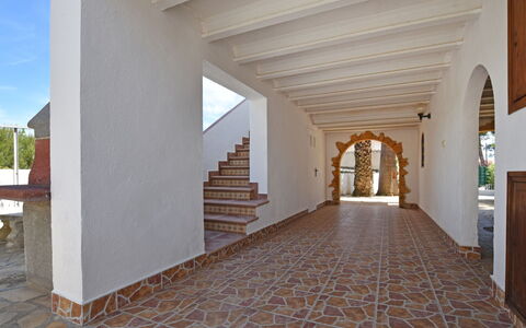 Laurel: Propiedad, Edificio, Habitación, Bienes Raíces, Suelo, Inmuebles, Arquitectura, Casa, Arco, Loseta