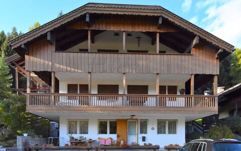 Villa Bellavista: Rueda, Cielo, Edificio, Propiedad, Nube, Ventana, Vehículo, Planta