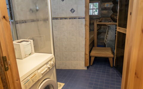 Kulta-Vuosseli a: Piso, Madera, Suelo, Diseño De Interiores, Habitación, Arreglo De Tubería, Plomería, Loseta, Manchas De Madera, Baño