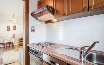 Hecht 60.2: Mostrador, Propiedad, Habitación, Cocina, Mueble, Gabinetes, Loseta, Edificio, Diseño De Interiores, Casa