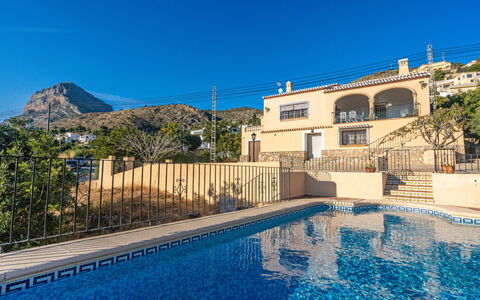 Villa Preciosa: Propiedad, Piscina, Bienes Raíces, Edificio, Cielo, Casa, Azur, Departamento, Villa, Vacaciones