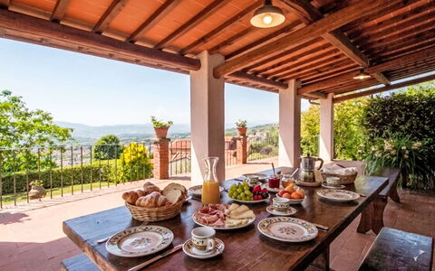 Podere Berrettino: Mueble, Silla, Eco Hotel, Casa De Campo, Jardín, Maceta, Cocina Y Comedor Mesa, Recurso, Inmuebles, Patio