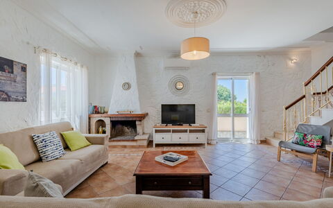 Casa Do Sol: Mueble, Piso, Suelo, Diseño De Interiores, Mesa, Techo, Sofá, Silla, Casa, Sala