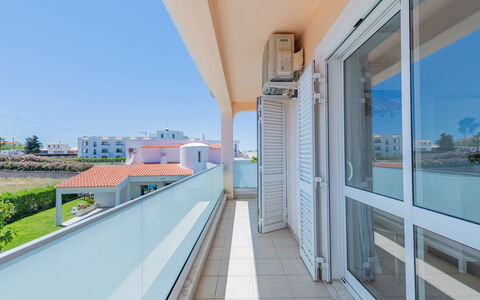 Casa Do Sol: Departamento, Balcón, Pretil, Cerca, Aluminio, Villa, Hotel, Ático