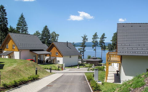 Lakeside Village 28 (+ Sauna): Planta, Cielo, Nube, Edificio, Propiedad, Árbol, Ventana, Superficie De La Carretera, Casa, El Terreno Del Lote