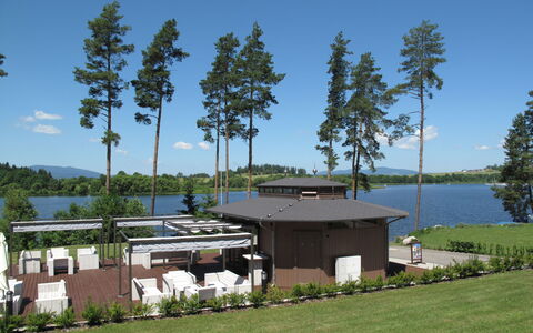 Lakeside Village 11: Agua, Planta, Cielo, Propiedad, Edificio, Árbol, Lago, El Terreno Del Lote, Sombra, Cabaña