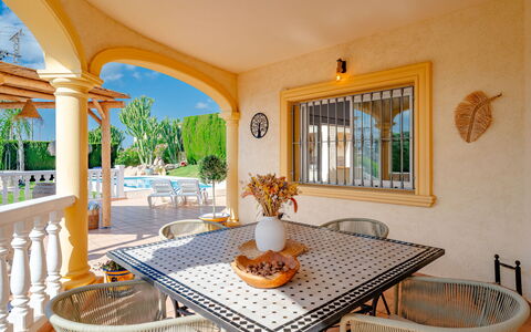 Hawaii: Mueble, Diseño De Interiores, Silla, Mesa, Piso, Cocina Y Comedor Mesa, Suelo, Recurso, Comedor, Techo