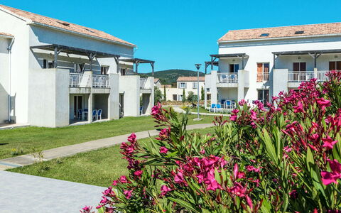 Saint-Florent 651: Flor, Planta, Cielo, Edificio, Ventana, Azur, Casa, Hierba, Paisaje, Verano