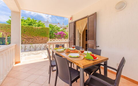 Villa Orchidea: Propiedad, Habitación, Bienes Raíces, Mueble, Edificio, Casa, Diseño De Interiores, Mesa, Villa, Departamento