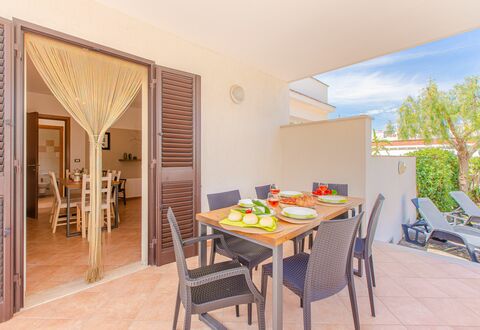 Villa Orchidea: Propiedad, Habitación, Bienes Raíces, Diseño De Interiores, Mueble, Edificio, Casa, Comedor, Mesa, Casa